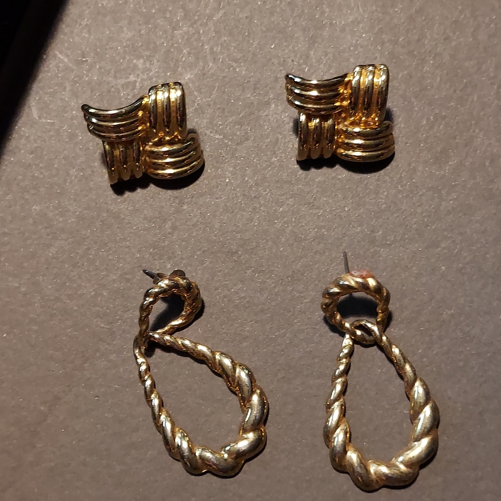 2 pairs Vintage earrings